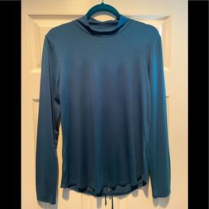 Really nice, casual Blue top.